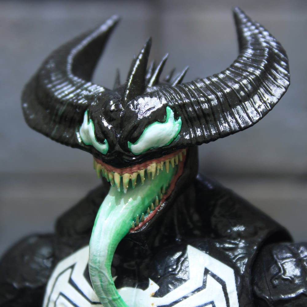 Symbiote figures store